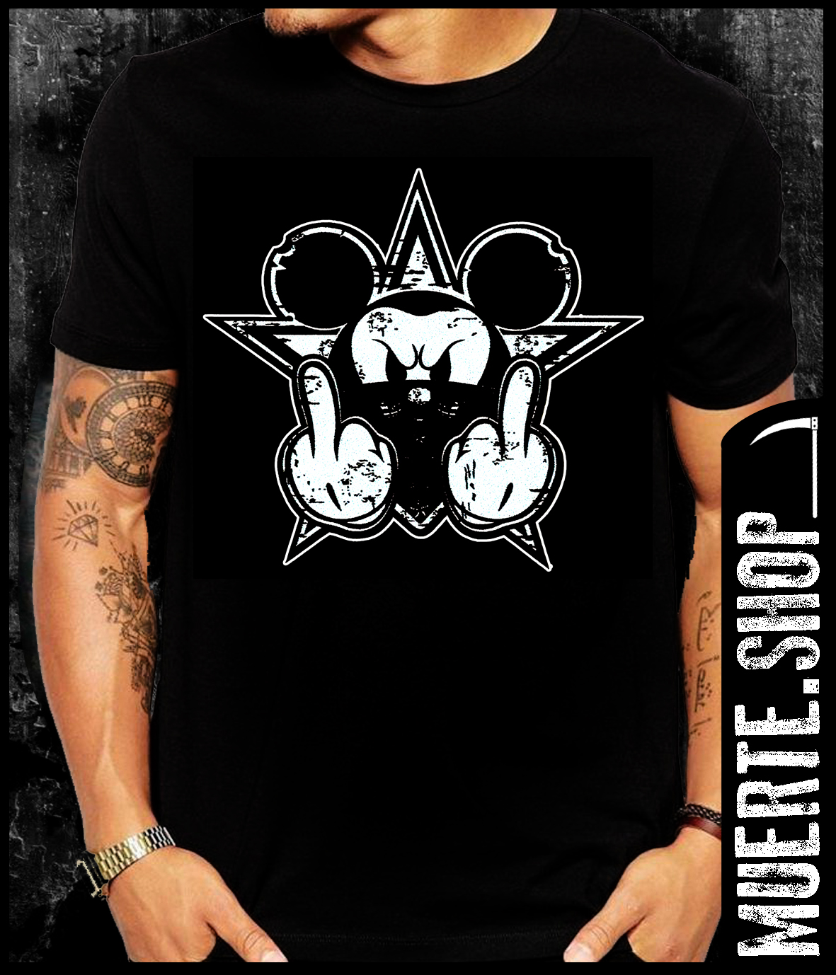 Черна тениска MICKEY MOUSE FINGERS Черна тениска MICKEY MOUSE FINGERS